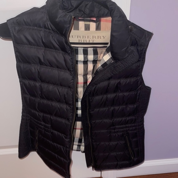 COPY - Size M authentic womens Burberry puffer vest - Picture 1 of 2